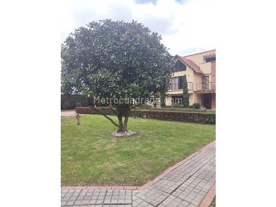 Casa de 4 alcobas en venta en Casa De Piedra 2, Chía, 356 m² · foto 3 de 20