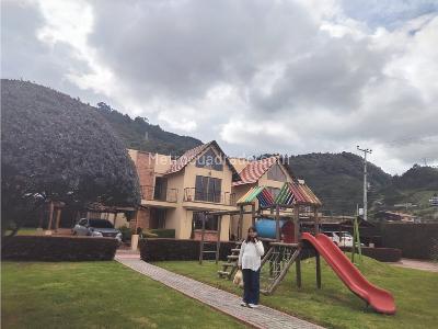 Casa de 4 alcobas en venta en Casa De Piedra 2, Chía, 356 m² · foto 13 de 20