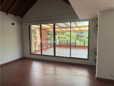 Casa de 5 alcobas en venta en Los Naranjos, Bogotá, 405 m² · foto 4 de 20