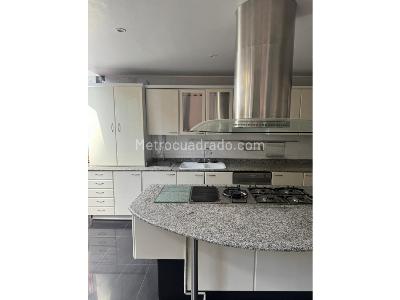 Casa de 5 alcobas en venta en Los Naranjos, Bogotá, 405 m² · foto 7 de 20
