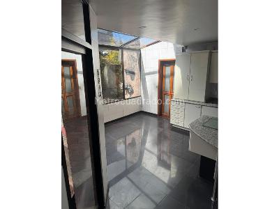 Casa de 5 alcobas en venta en Los Naranjos, Bogotá, 405 m² · foto 10 de 20