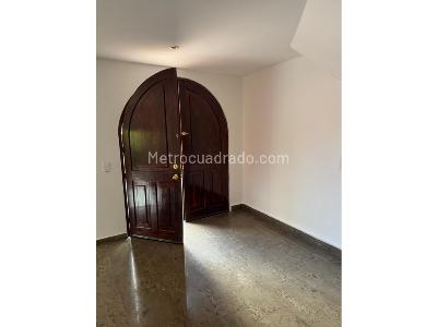 Casa de 5 alcobas en venta en Los Naranjos, Bogotá, 405 m² · foto 12 de 20