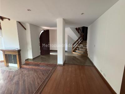 Casa de 5 alcobas en venta en Los Naranjos, Bogotá, 405 m² · foto 13 de 20