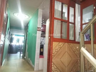 Casa de 5 alcobas en venta en Leon 13, Soacha, 236 m² · foto 5 de 7