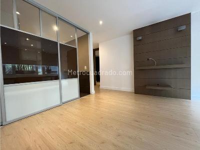 Apartamento de 3 alcobas en venta en Los Rosales, Bogotá, 186 m² · foto 2 de 20