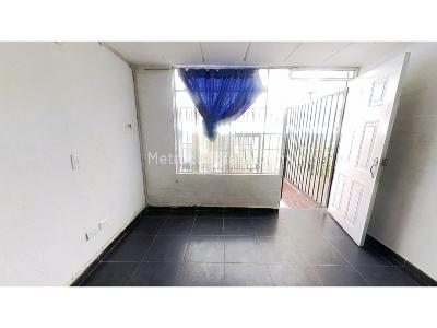 Casa de 3 alcobas en venta en Usme Centro, Bogotá, 56 m² · foto 2 de 15