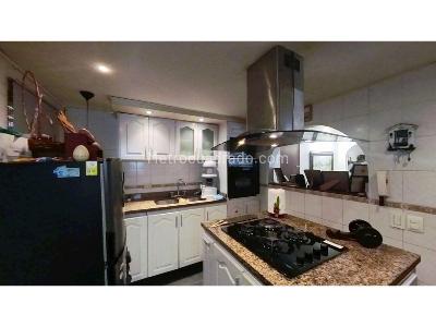 Apartamento de 3 alcobas en venta en Cedro Narvaez, Bogotá, 82 m² · foto 3 de 10