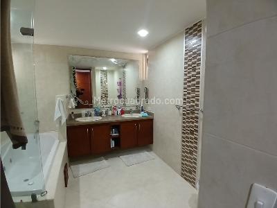 Apartamento de 4 alcobas en venta en Ciudad Salitre Oriental, Bogotá, 220 m² · foto 10 de 20