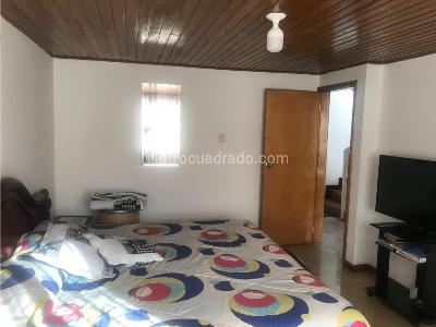 Casa de 5 alcobas en venta en La Camelia, Bogotá, 280 m² · foto 2 de 20