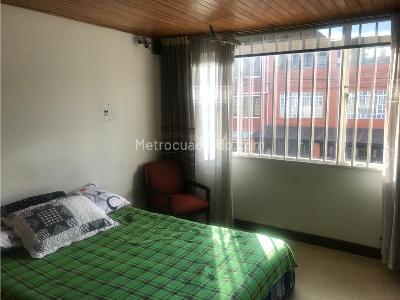 Casa de 5 alcobas en venta en La Camelia, Bogotá, 280 m² · foto 3 de 20