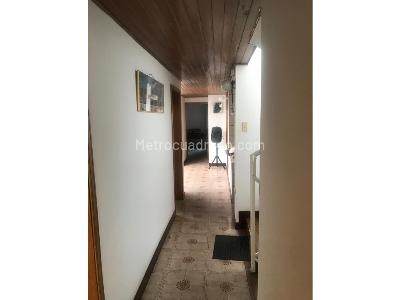Casa de 5 alcobas en venta en La Camelia, Bogotá, 280 m² · foto 5 de 20
