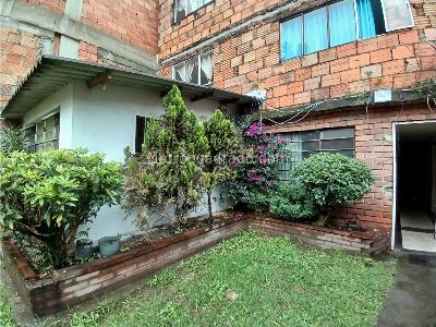 Casa de 5 alcobas en venta en Galan, Bogotá, 500 m² · foto 2 de 3