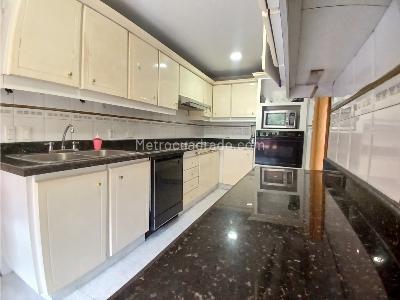 Apartamento de 3 alcobas en venta en Chico Reservado, Bogotá, 207 m² · foto 8 de 20