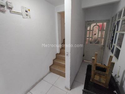 Casa de 5 alcobas en venta en Bosa Islandia, Bogotá, 72 m² · foto 2 de 20