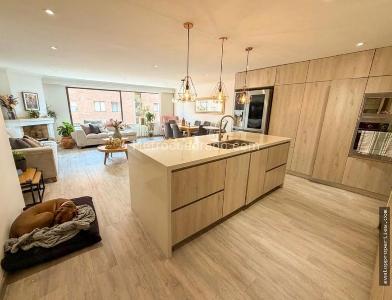 Apartamento de 3 alcobas en venta en Los Rosales Chico, Bogotá, 135 m² · foto 11 de 18