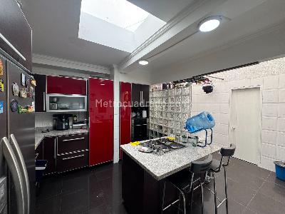 Apartamento de 5 alcobas en venta en Santa Barbara Central, Bogotá, 160 m² · foto 9 de 10