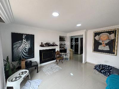 Apartamento de 5 alcobas en venta en Santa Barbara Central, Bogotá, 160 m² · foto 2 de 10