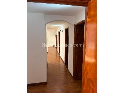 Apartamento de 3 alcobas en arriendo en Santa Paula, Bogotá, 120 m² · foto 3 de 9