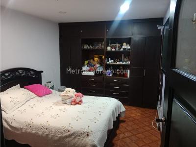 Casa de 5 alcobas en venta en La Francia, Bogotá, 380 m² · foto 4 de 20
