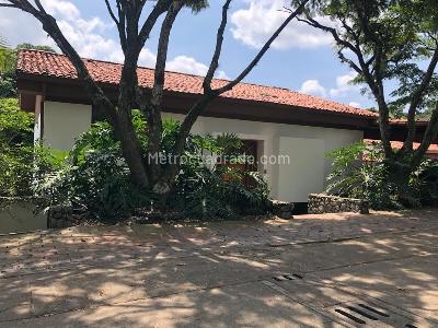 Casa de 4 alcobas en venta en Altos De Ciudad Jardin, Cali, 477 m² · foto 15 de 17