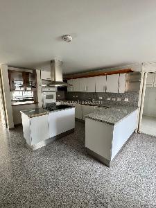 Apartamento de 3 alcobas en venta en Santa Teresita, Cali, 235 m² · foto 3 de 9