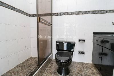 Casa de 5 alcobas en venta en Santa Monica, Bogotá, 241 m² · foto 16 de 20