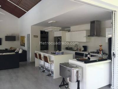 Casa de 5 alcobas en venta en Puerto Peñalisa, Girardot, 370 m² · foto 19 de 20