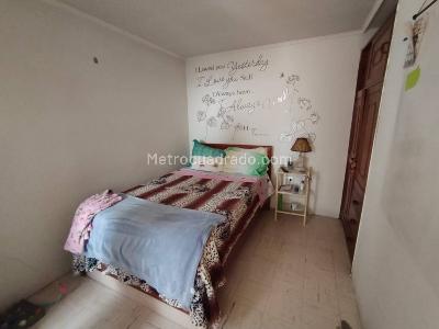Casa de 5 alcobas en venta en Mandalay I Sector, Bogotá, 207 m² · foto 18 de 20