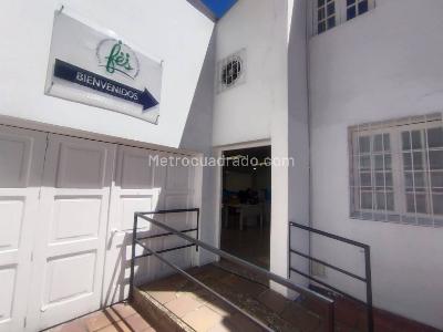 Casa de 5 alcobas en venta en La Magdalena, Bogotá, 379 m² · foto 2 de 20