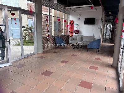 Apartamento en venta en Islandia, Bogotá · foto 3 de 19