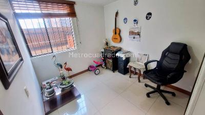 Apartamento de 3 alcobas en venta en Hayuelos, Bogotá, 78 m² · foto 9 de 20