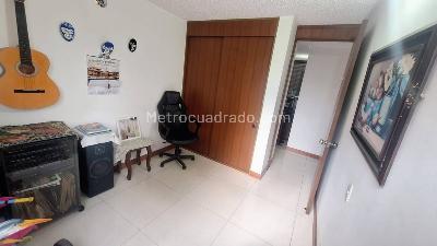 Apartamento de 3 alcobas en venta en Hayuelos, Bogotá, 78 m² · foto 10 de 20