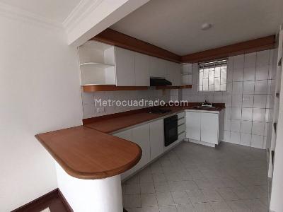 Apartamento de 3 alcobas en venta en San Jose Del Prado, Bogotá, 87 m² · foto 2 de 20