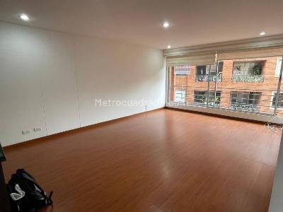 Apartamento de 2 alcobas en venta en Caobos Salazar, Bogotá, 69 m² · foto 3 de 20