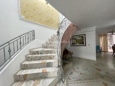 Casa de 5 alcobas en venta en La Castellana, Cúcuta, 250 m² · foto 2 de 12