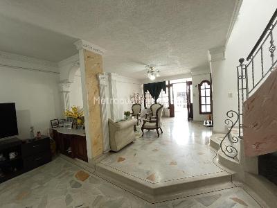 Casa de 5 alcobas en venta en La Castellana, Cúcuta, 250 m² · foto 3 de 12