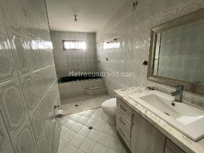 Casa de 5 alcobas en venta en La Castellana, Cúcuta, 250 m² · foto 8 de 12