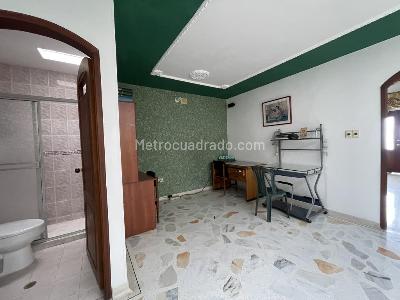 Casa de 5 alcobas en venta en La Castellana, Cúcuta, 250 m² · foto 9 de 12