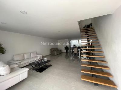 Casa de 4 alcobas en venta en Avenida Del Rio, Cúcuta, 290 m² · foto 2 de 12
