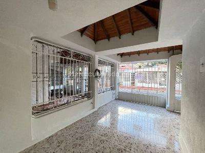 Casa de 3 alcobas en venta en Prados Del Este, Cúcuta, 126 m² · foto 3 de 14