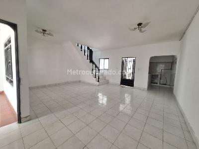 Casa de 3 alcobas en venta en Av, Cúcuta, 72 m² · foto 2 de 18