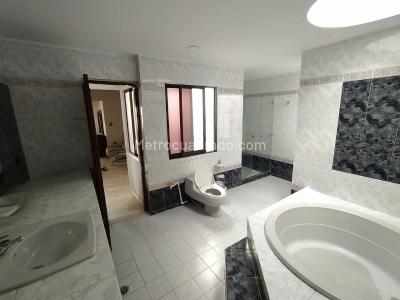 Casa de 3 alcobas en venta en Av, Cúcuta, 237 m² · foto 10 de 18