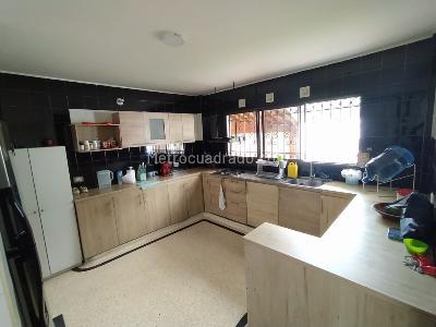 Casa de 3 alcobas en venta en Av, Cúcuta, 237 m² · foto 3 de 18