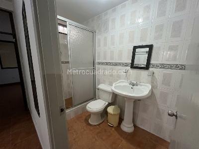 Casa de 5 alcobas en arriendo en Av, Cúcuta, 220 m² · foto 11 de 13