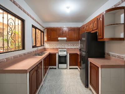 Casa de 5 alcobas en arriendo en Av, Cúcuta, 220 m² · foto 4 de 13