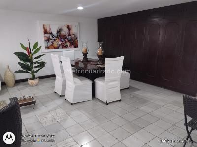 Casa de 5 alcobas en venta en Granada Norte, Cali, 500 m² · foto 2 de 20
