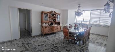 Apartamento de 5 alcobas en venta en Las Americas, Cali, 270 m² · foto 2 de 18