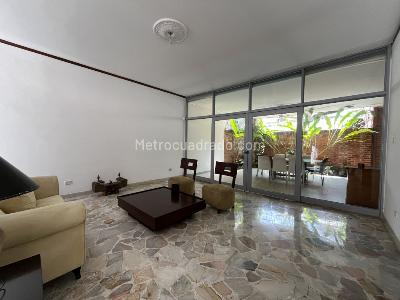 Casa de 4 alcobas en venta en Santa Rita, Cali, 393 m² · foto 2 de 20