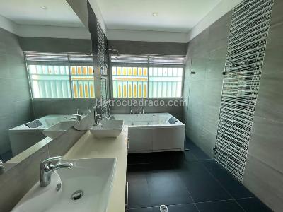 Casa de 5 alcobas en venta en Ciudad Jardin, Cali, 400 m² · foto 19 de 20