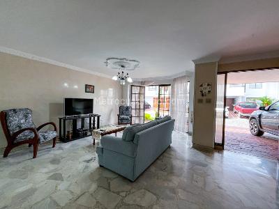 Casa de 5 alcobas en venta en Pampalinda, Cali, 188 m² · foto 2 de 20